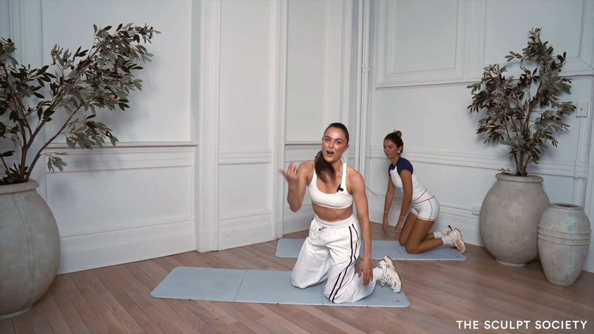 5MIN BODYWEIGHT ARMS 42 WITH CHELSEA PARKE 