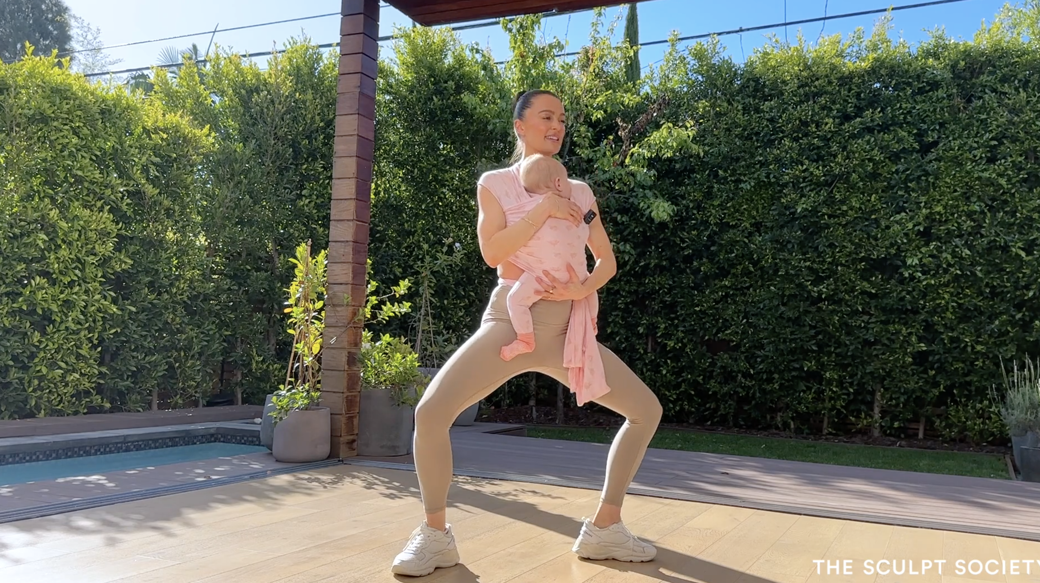 4MIN PP STANDING LEGS WITH SOLLY BABY