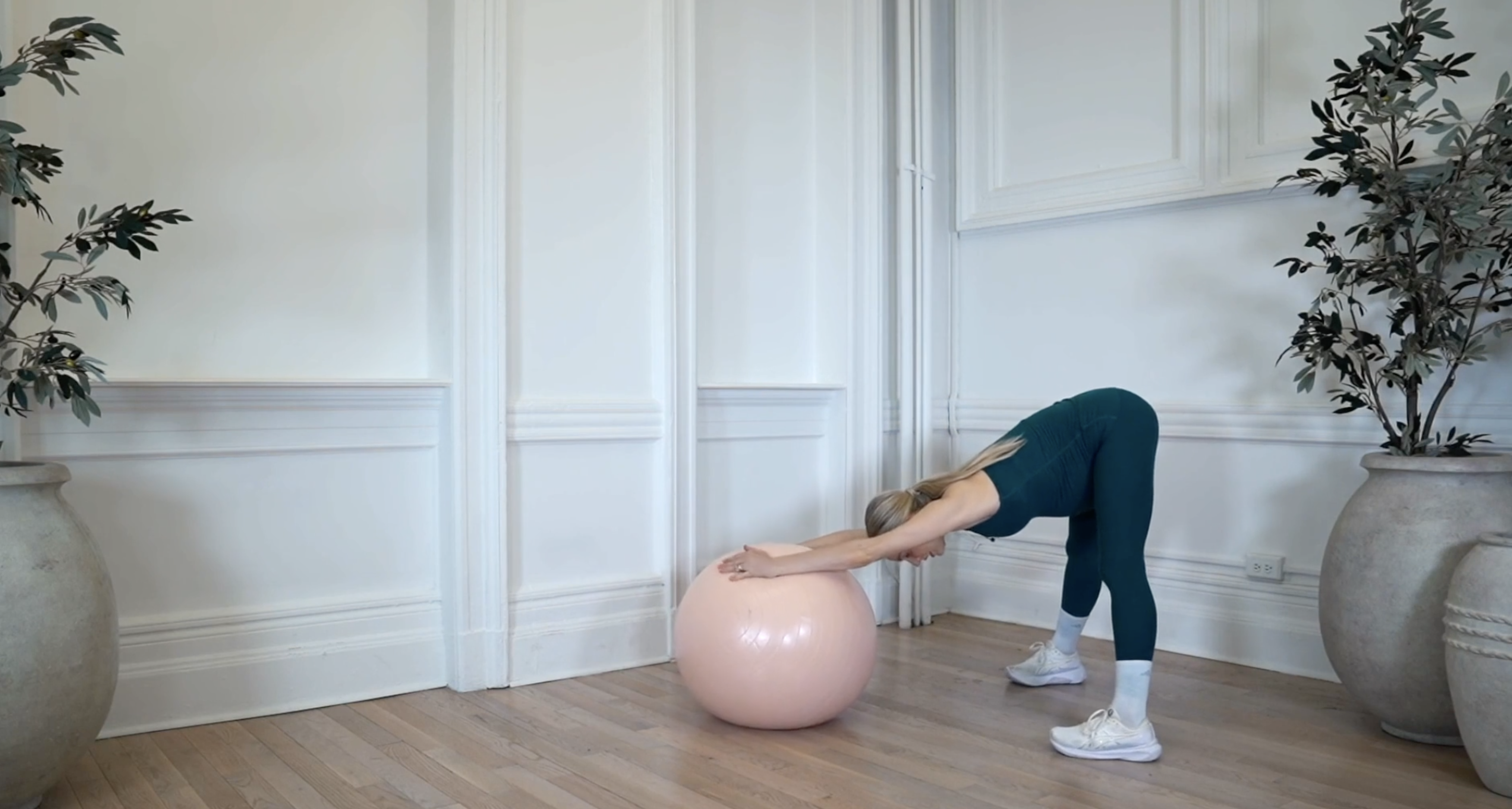 10MIN BIRTH PREP WITH BIRTHING BALL STRETCH 