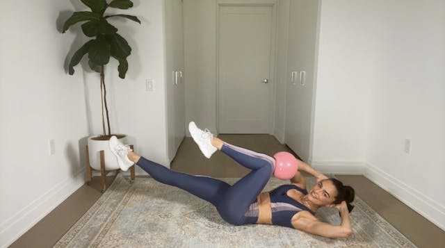 12MIN ABS ON BACK 08 WITH BALL