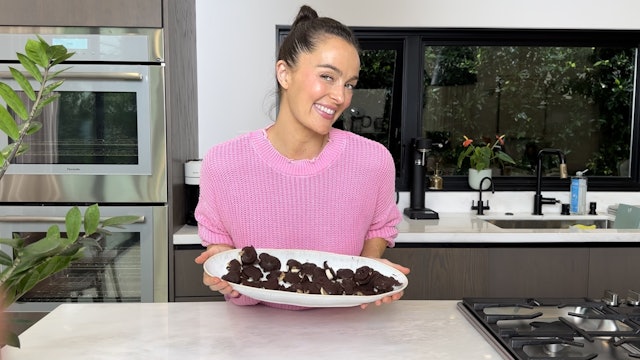 BANANA CHOCOLATE ALMOND BUTTER BITES