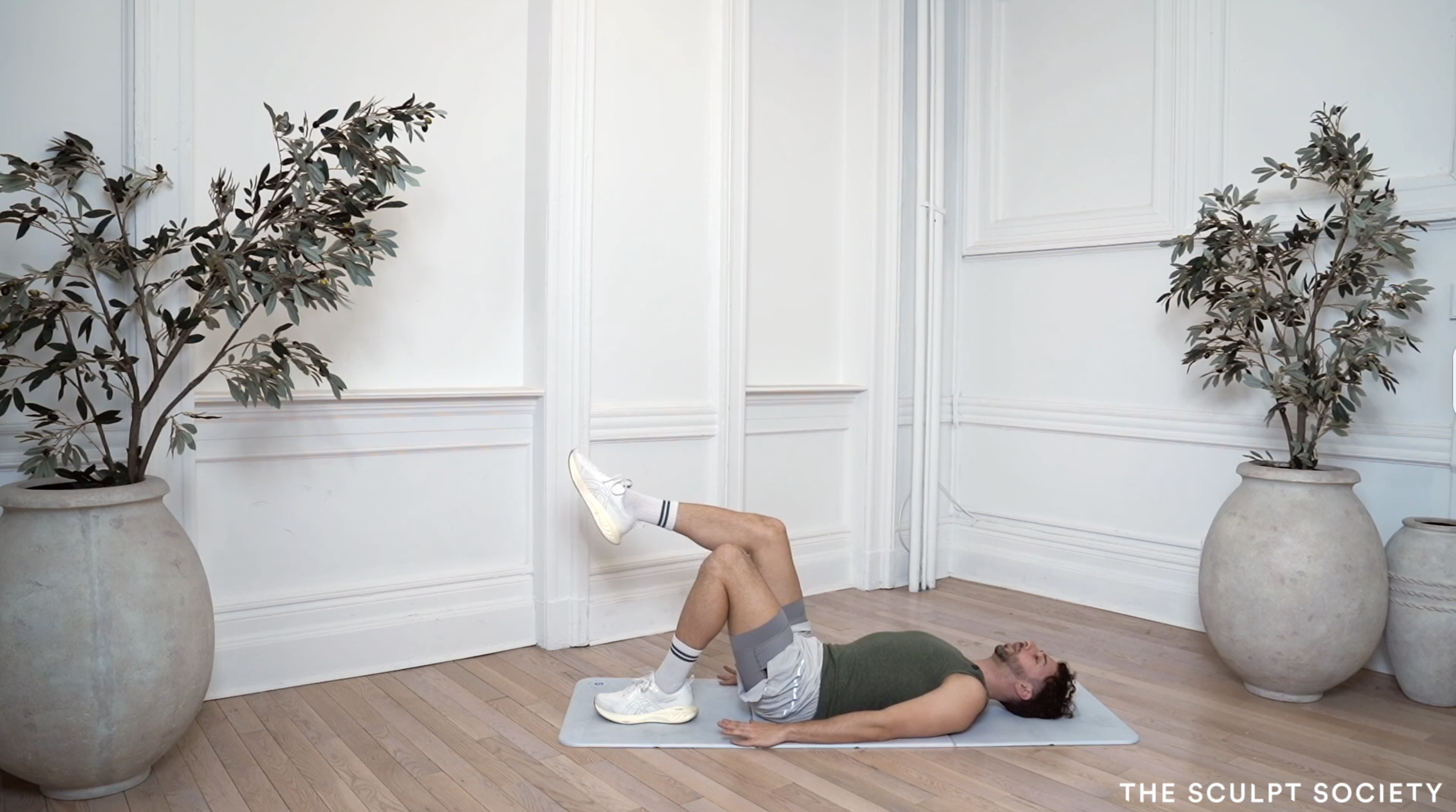 10MIN SLOW & CONTROLLED ABS ON BACK 24