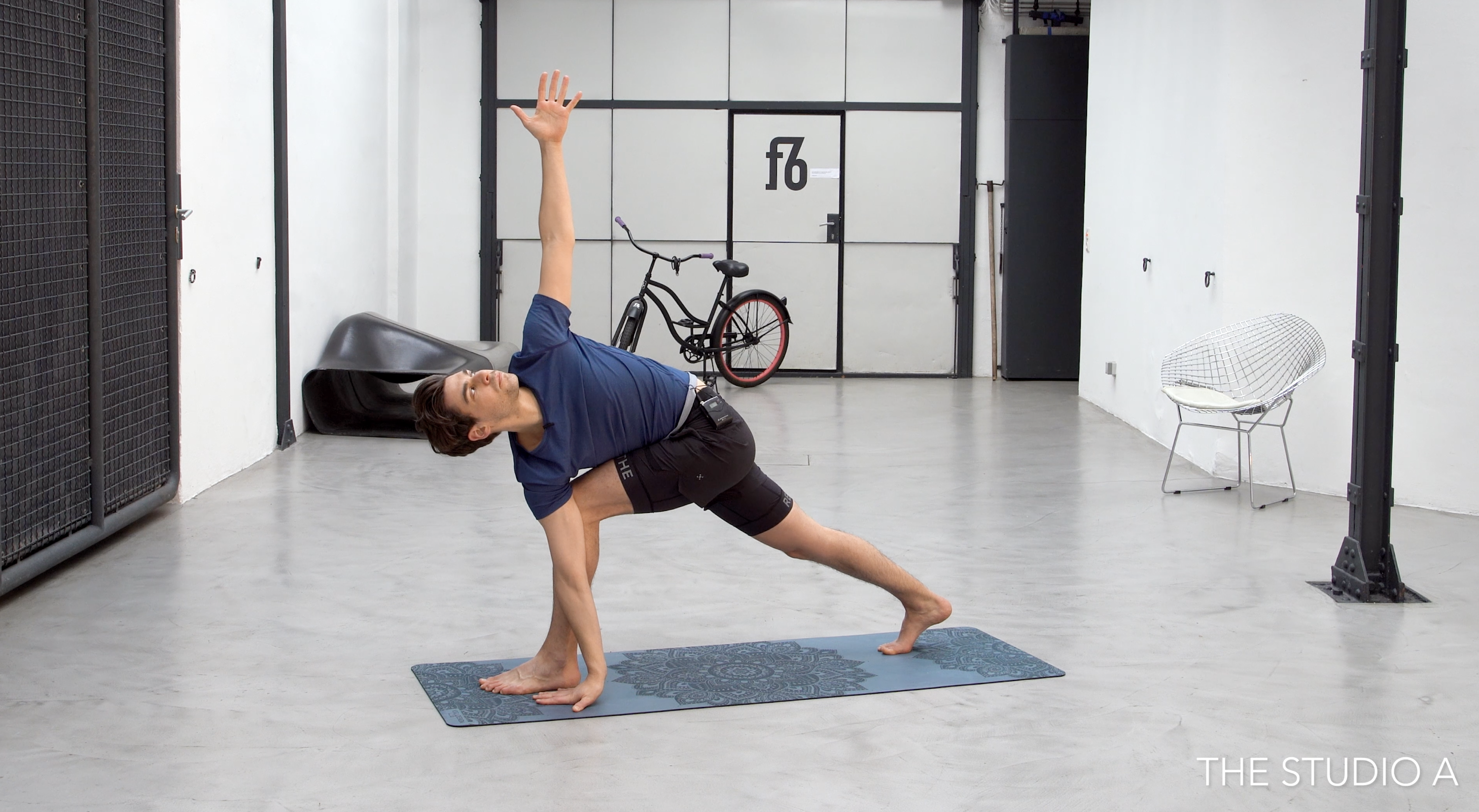 Creative Vinyasa Flow by @philipp.yoga