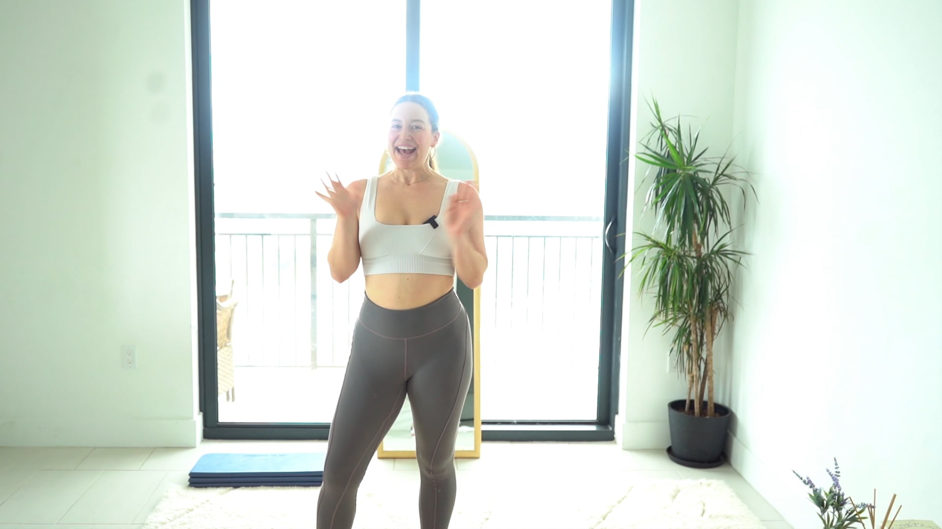 The Studio- Happy hour 327