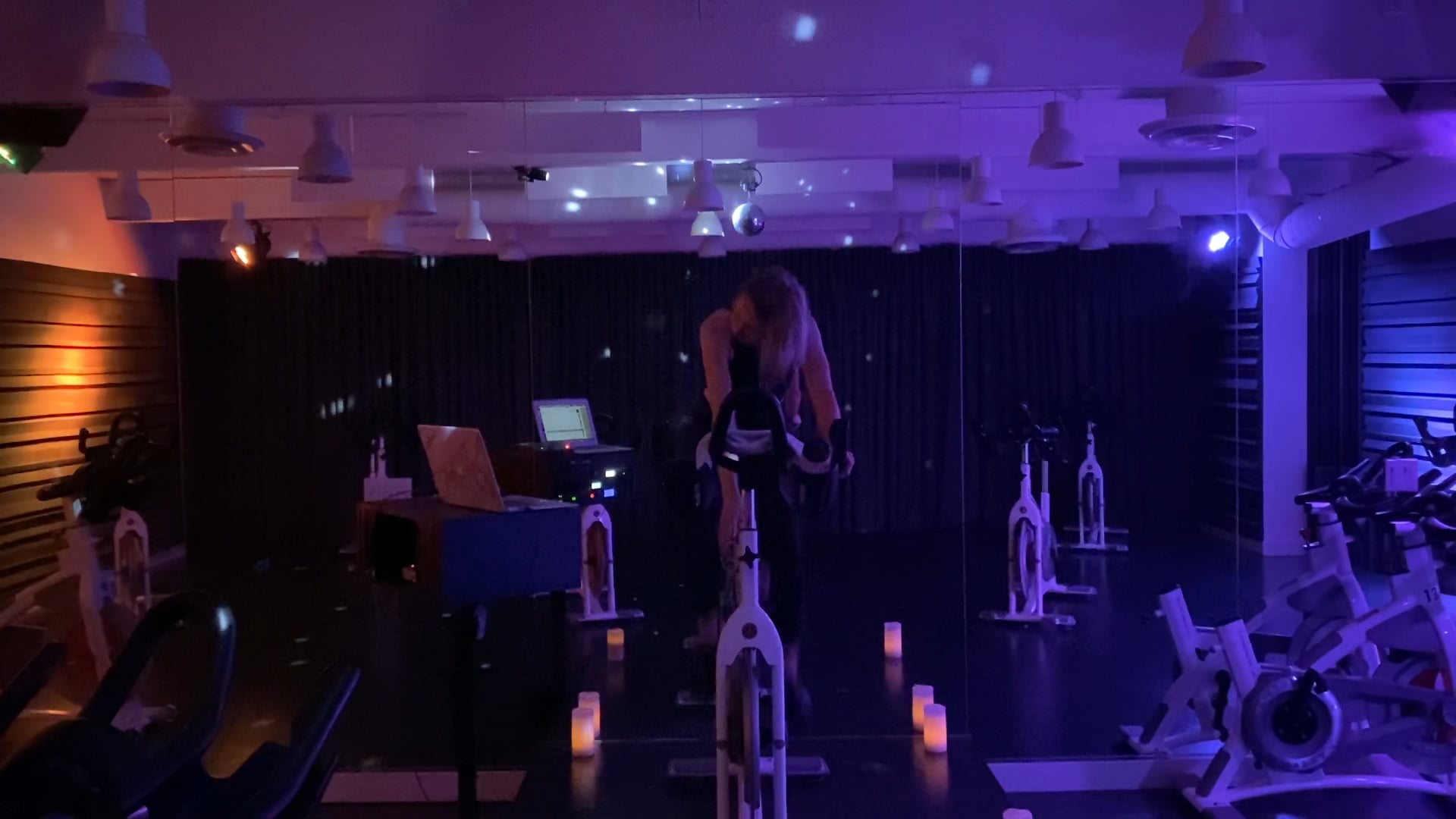 Dani | 35 mins | Spin