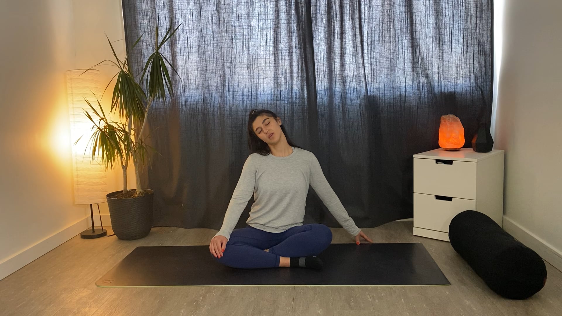 Maryanne | 10 min | Sunrise Flow & Stretch