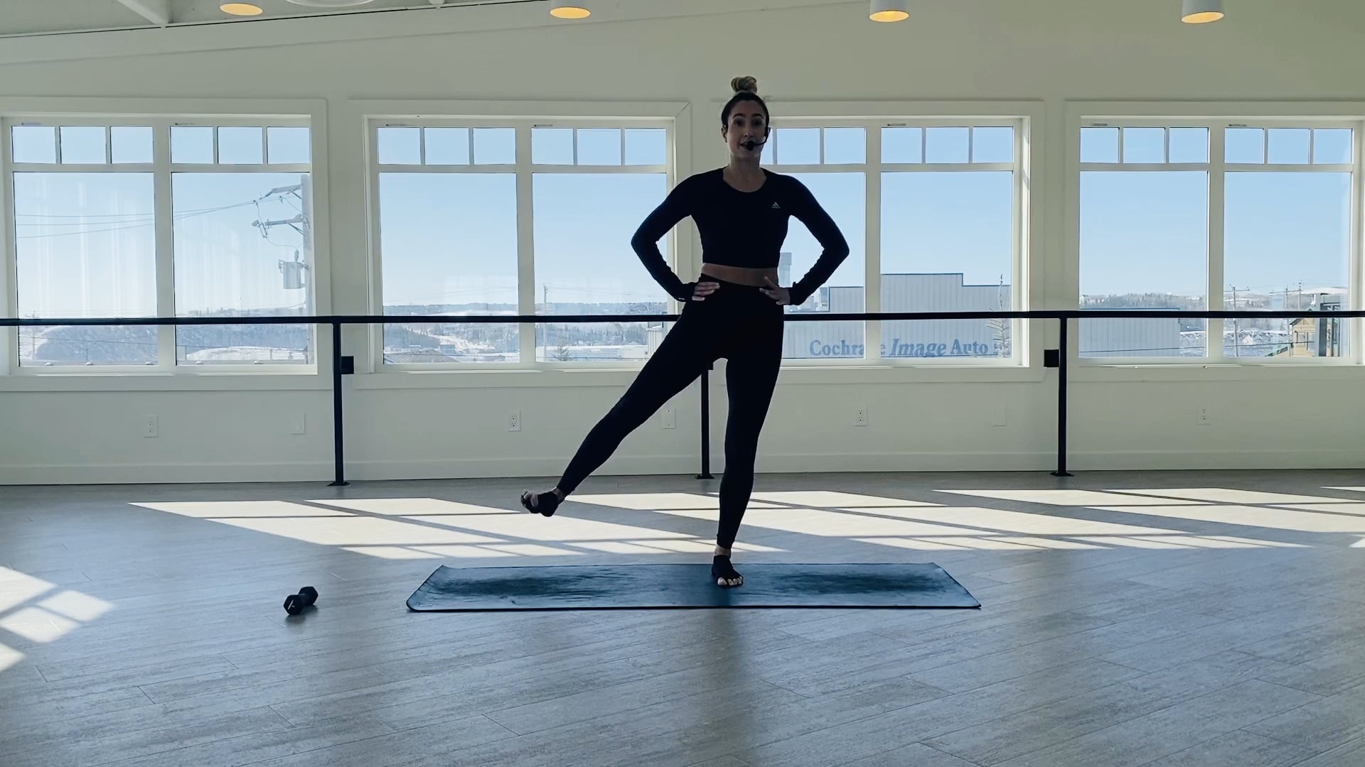 Carla | 38 min | Barre