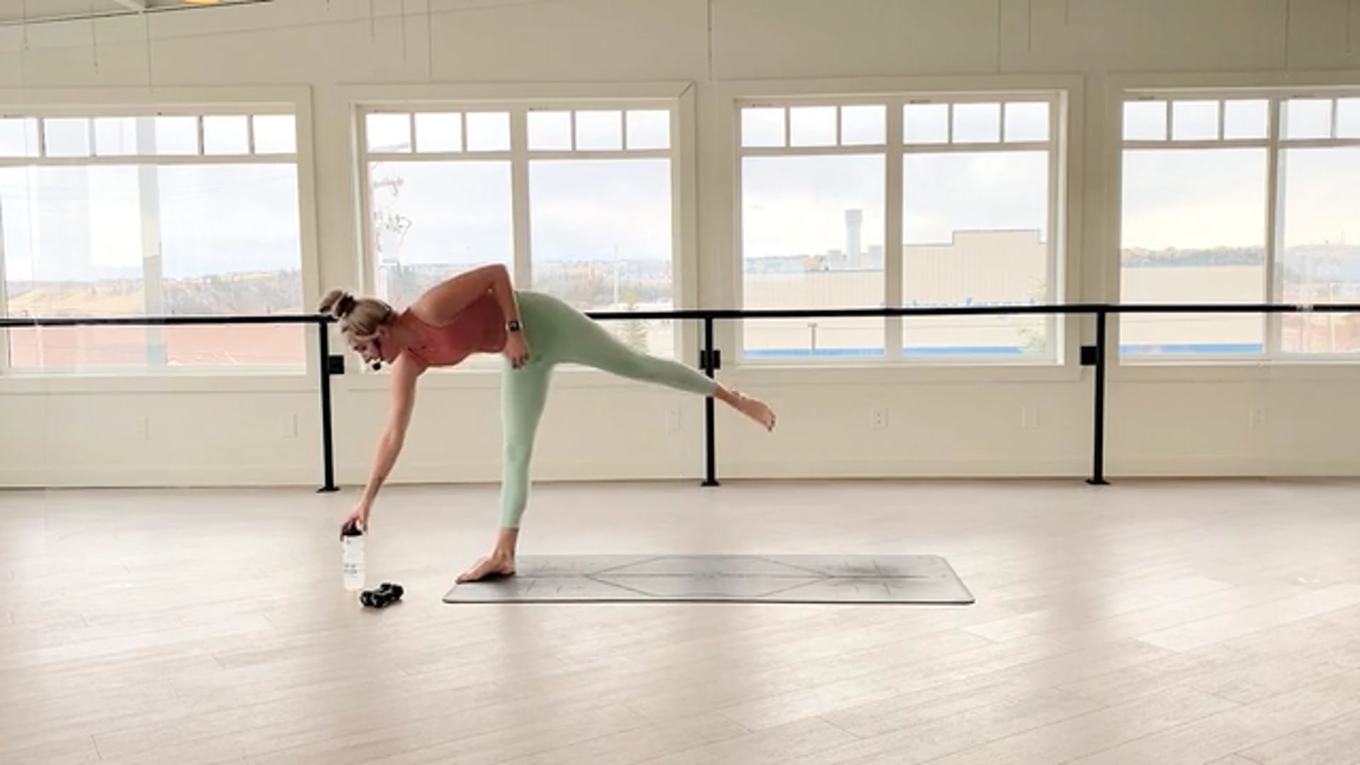 Carla | 30 min | Barre HIIT