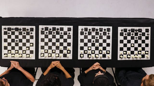 Chess • 4 Vs. 1