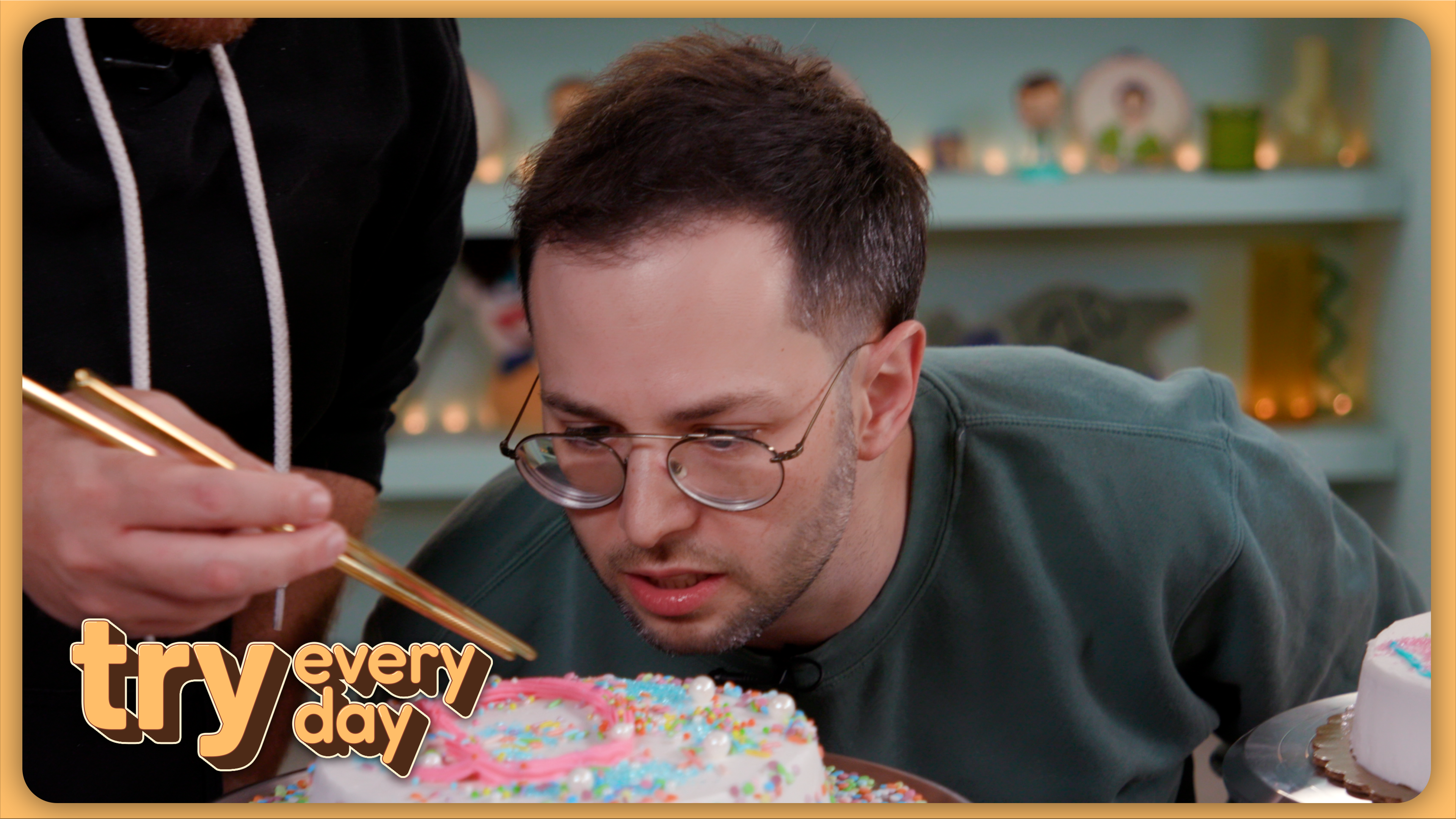 Drunk vs Stoned Cake Decorating