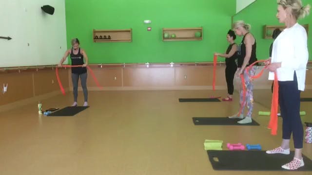 Sunday Funday Barre with Leah H