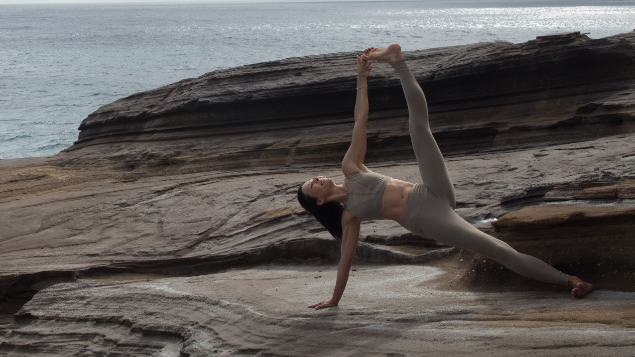 Vinyasa Flow To Vashisthasana (Side Plank): Fostering Inner Strength & Focus