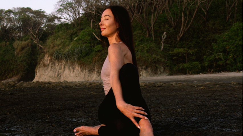 Essential Pose Flow - Deep Hip Opening & Rooting Through The Foundations