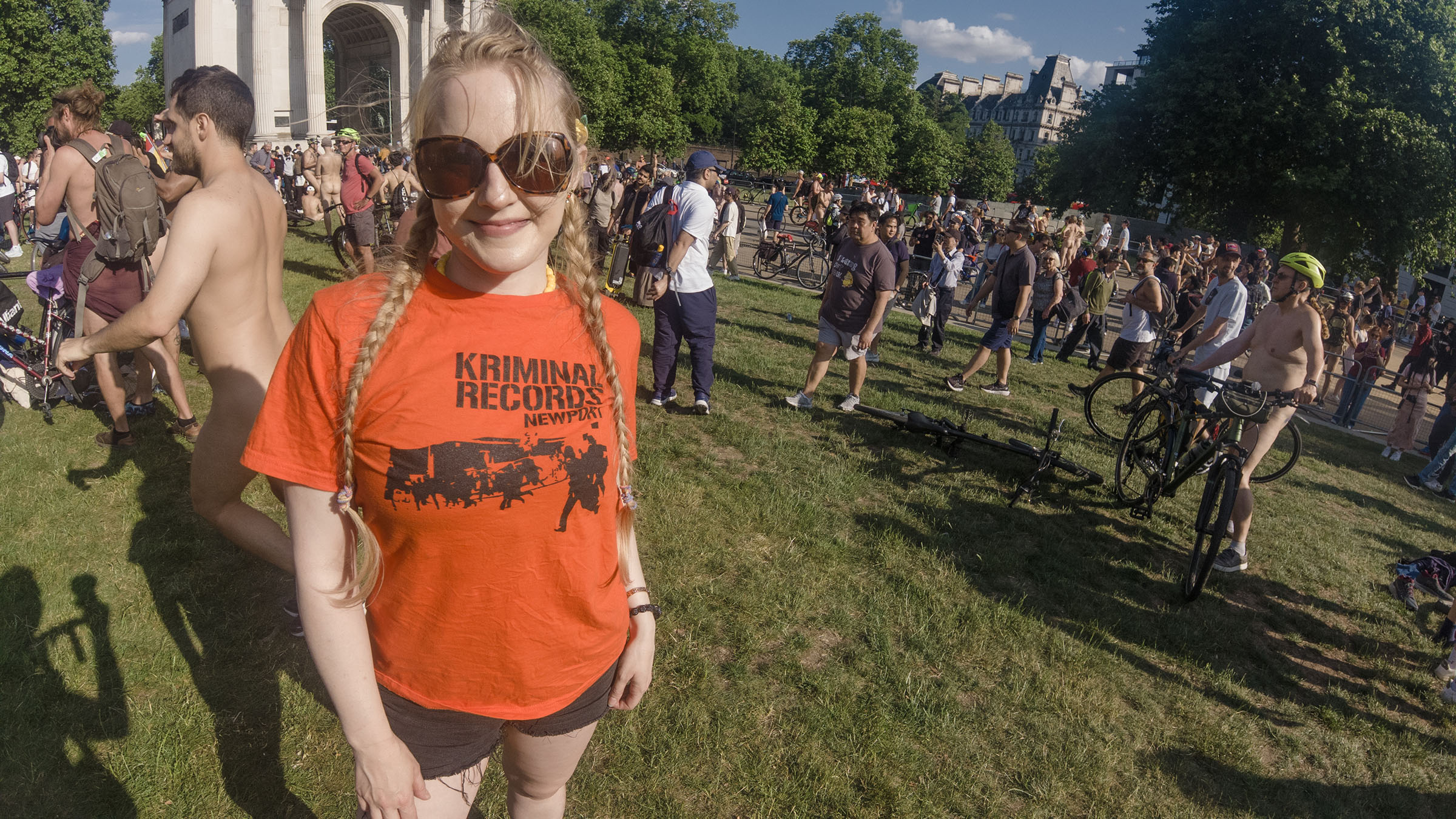 HEAD ON YOUR SHOULDERS