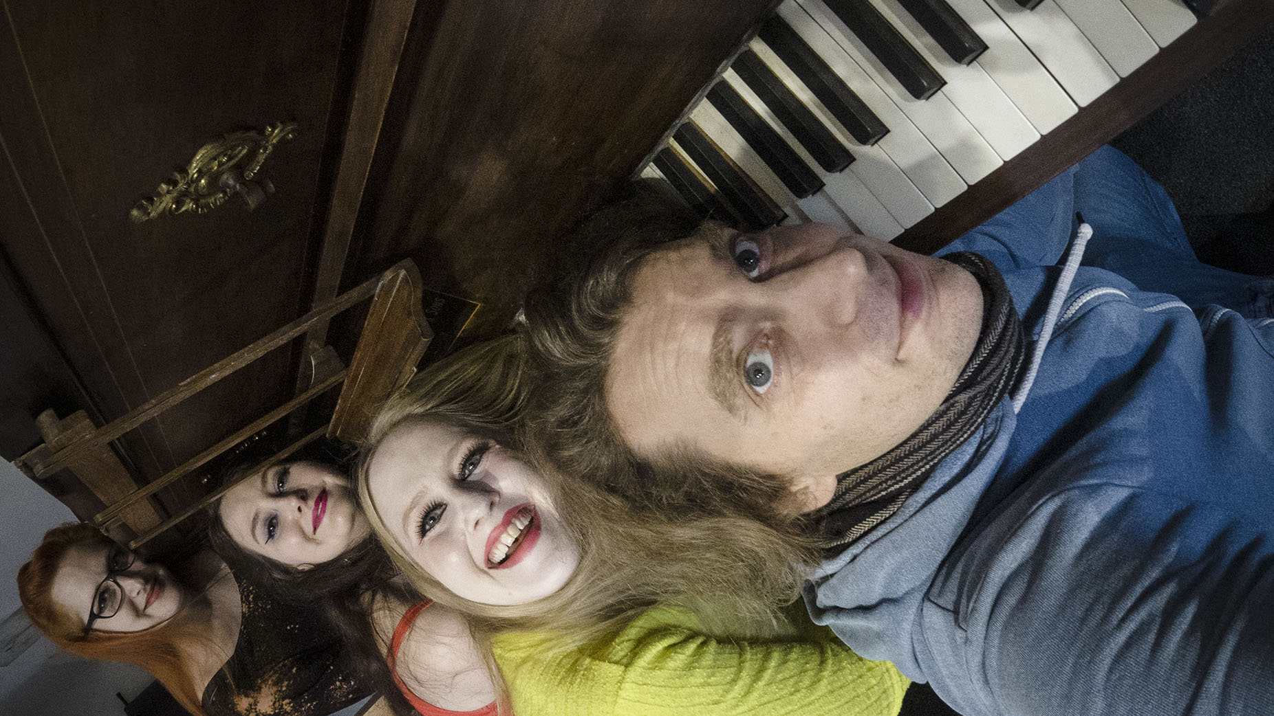 PIANOS - THOMAS & MUSIC #02