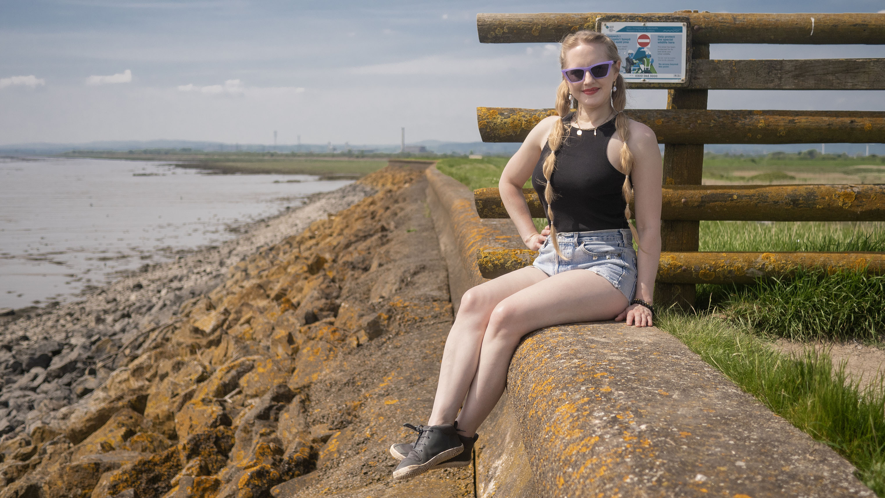 SEA WALL WITH LUCY (TRAILER 1)