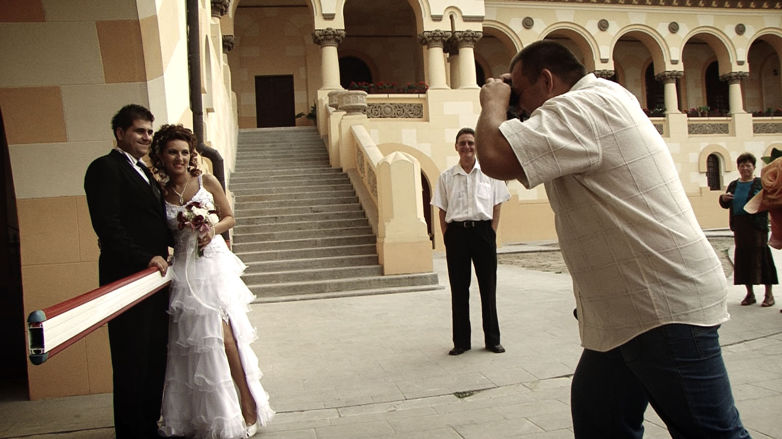 Nunți, muzici și casete video