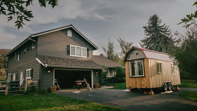 Small is Beautiful: A Tiny House Documentary [TRAILER]