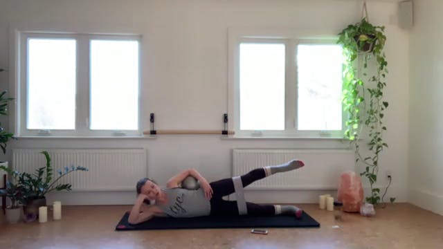 ZOOM: 20201229 - Mini Pilates Booty w...