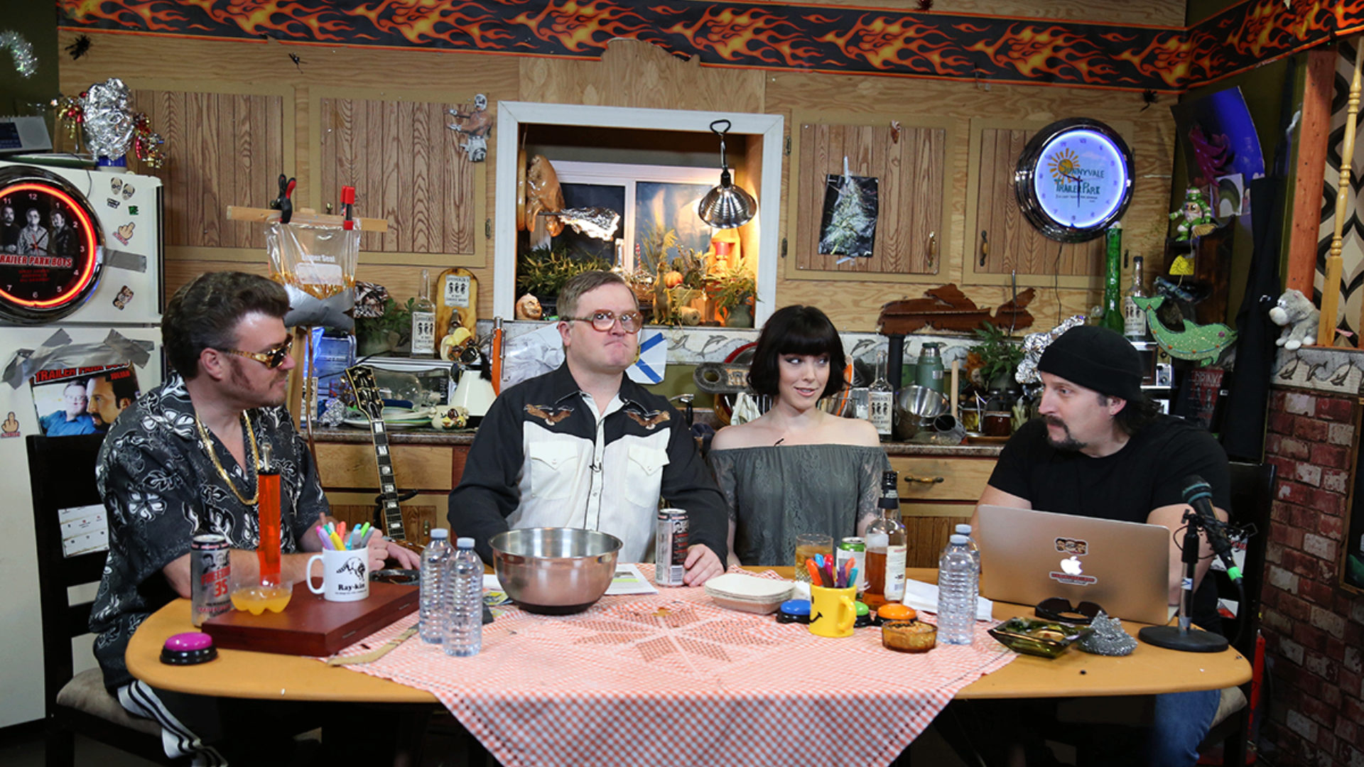 Podcast Episode 119 - Elise LeGrow Loves Kitties and Chicken Fingers