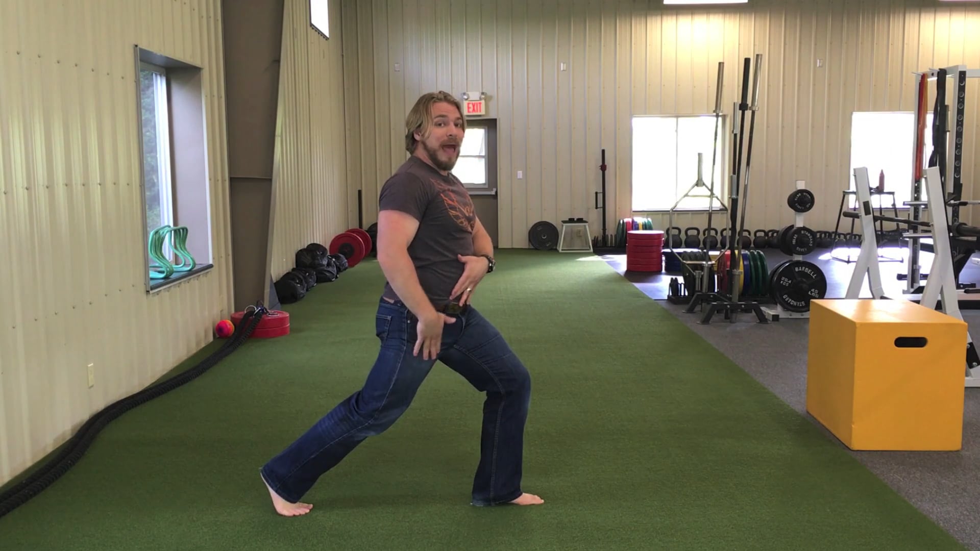 Alternating Reverse Lunge with Overhead Reach