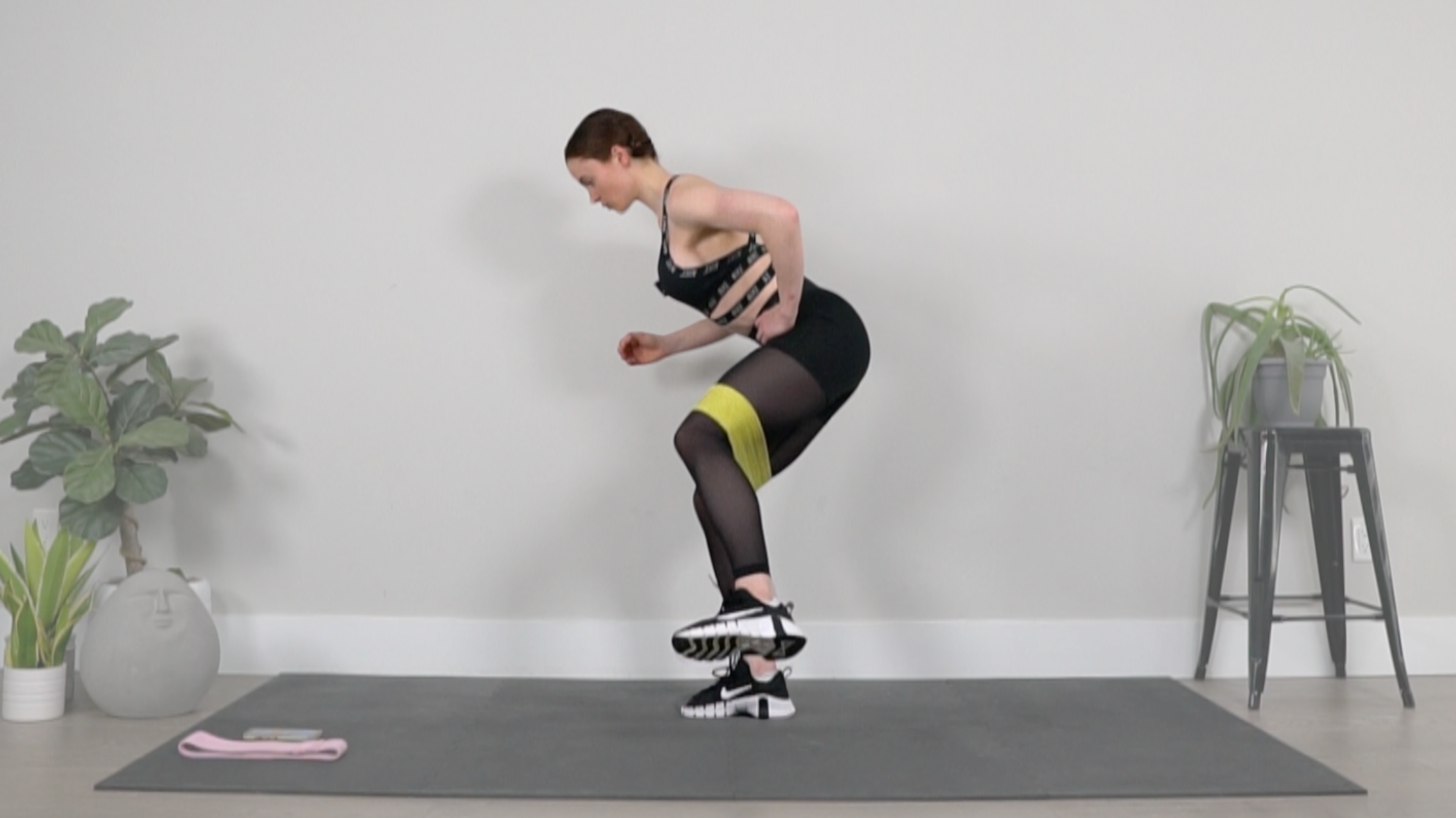 Pre-Run Warm Up: Knee-Focus