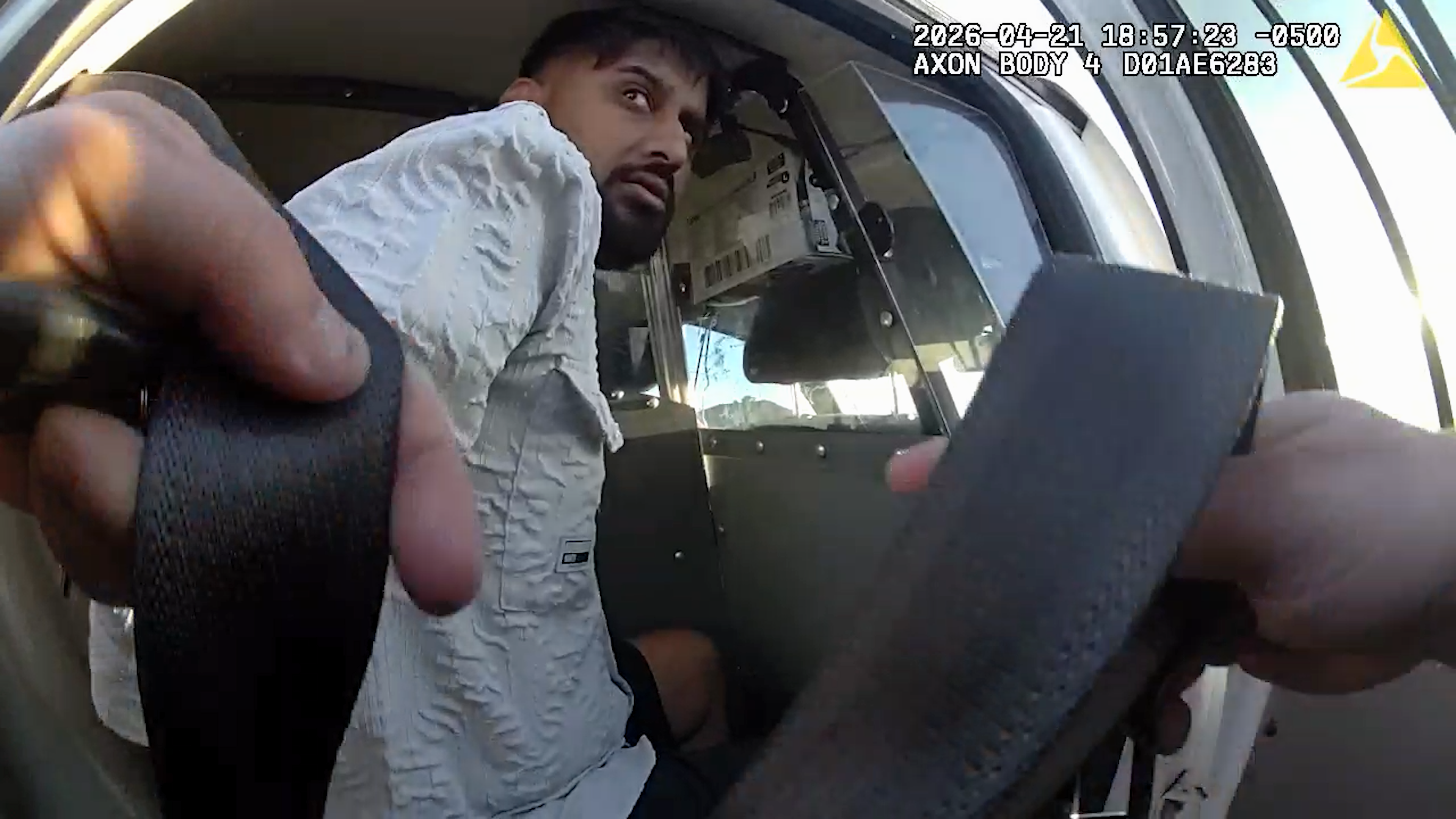 Full Bodycam - 2 Scammers Arrested