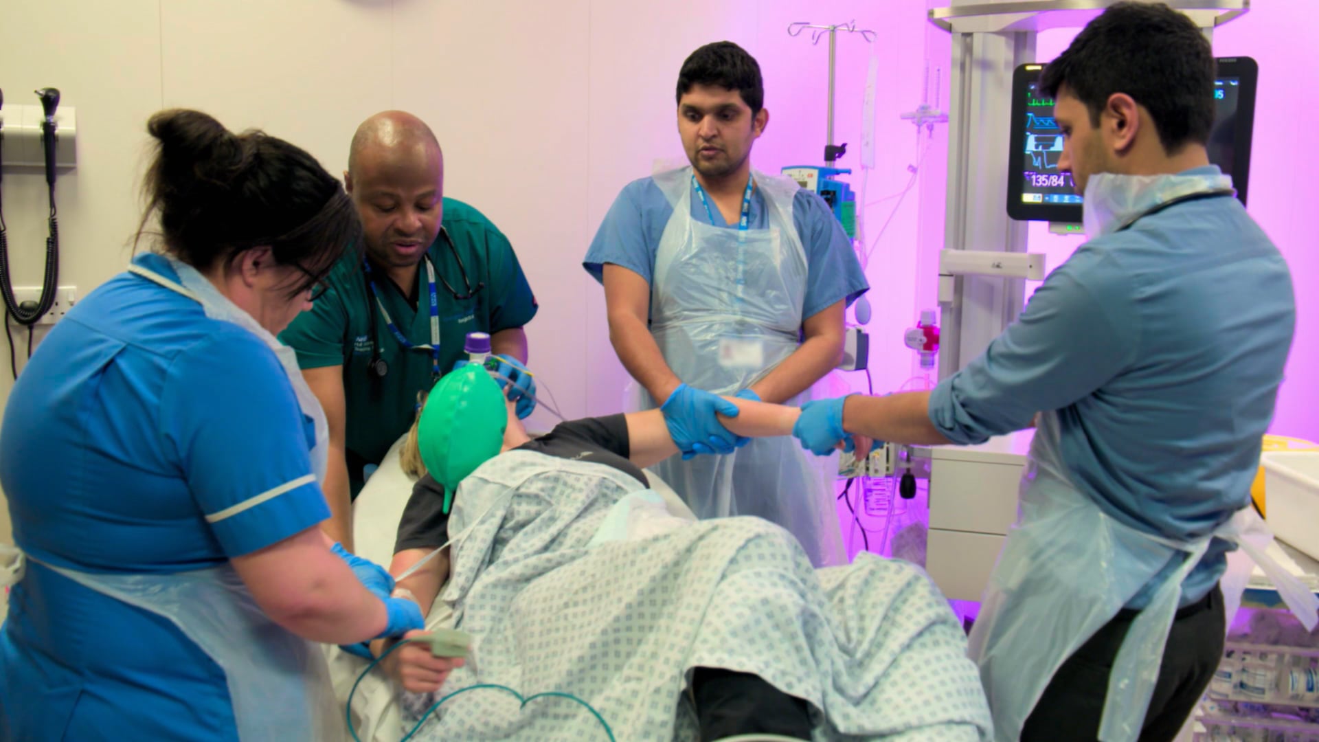 A&E After Dark S4:E4 - Multiple Stab Wounds