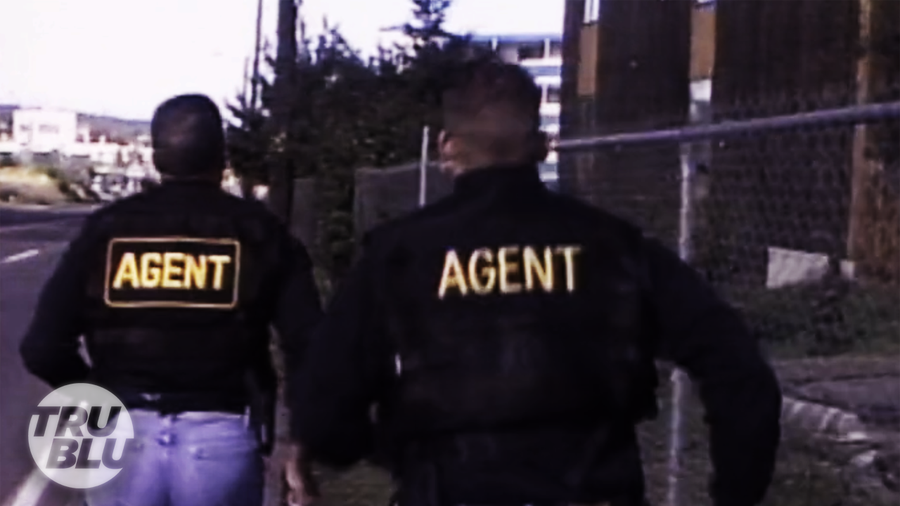 Bounty Hunters S5:E17 Skateboard Surveillance