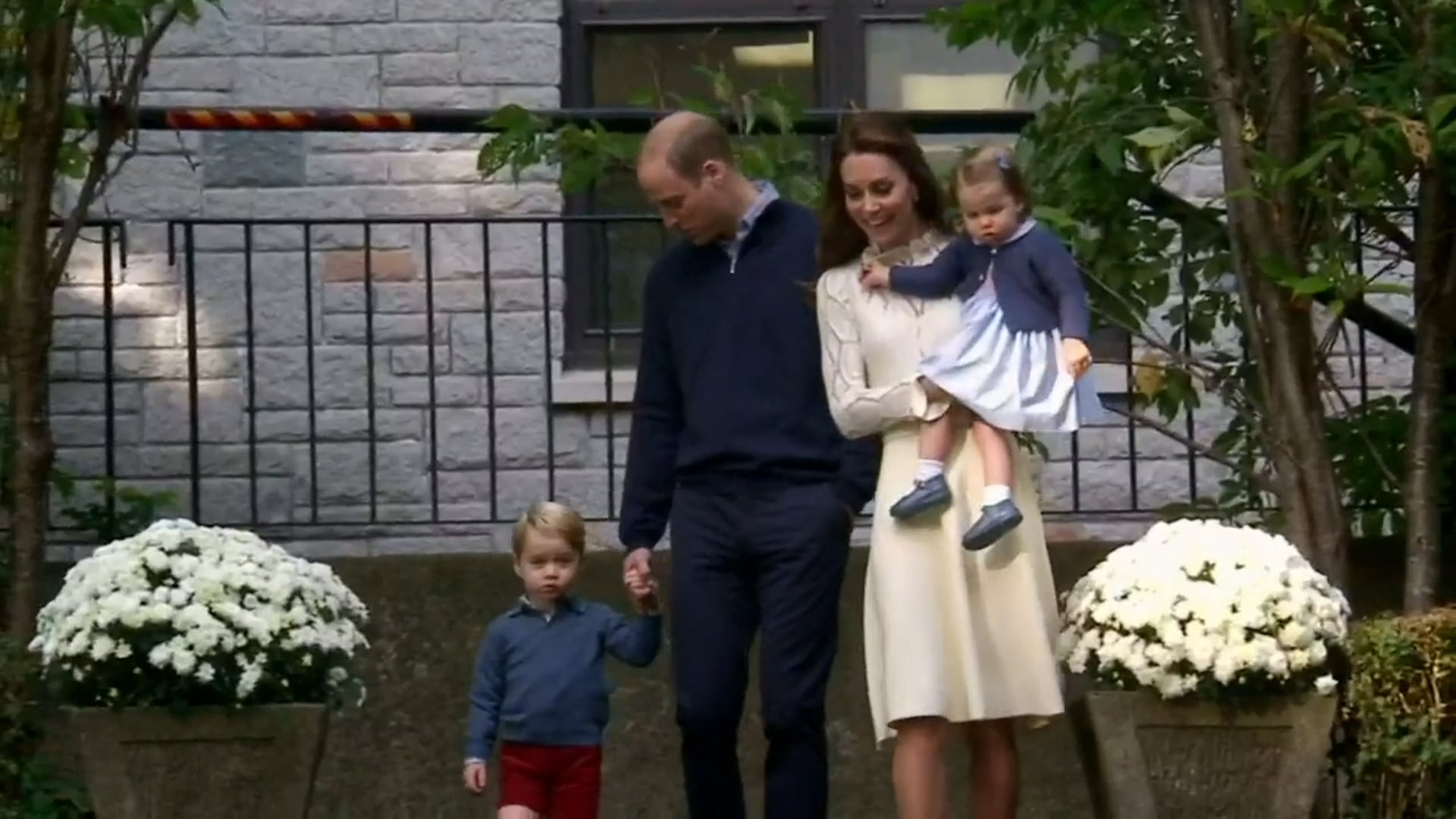 The Making of a Modern Queen Trailer (1)