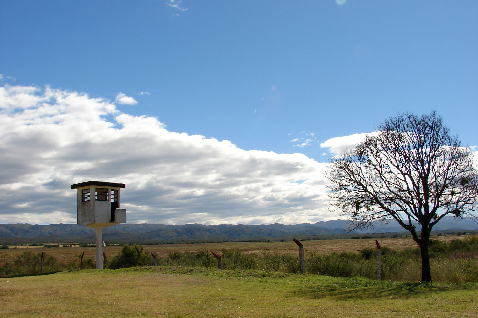 La Perla, About the Camp