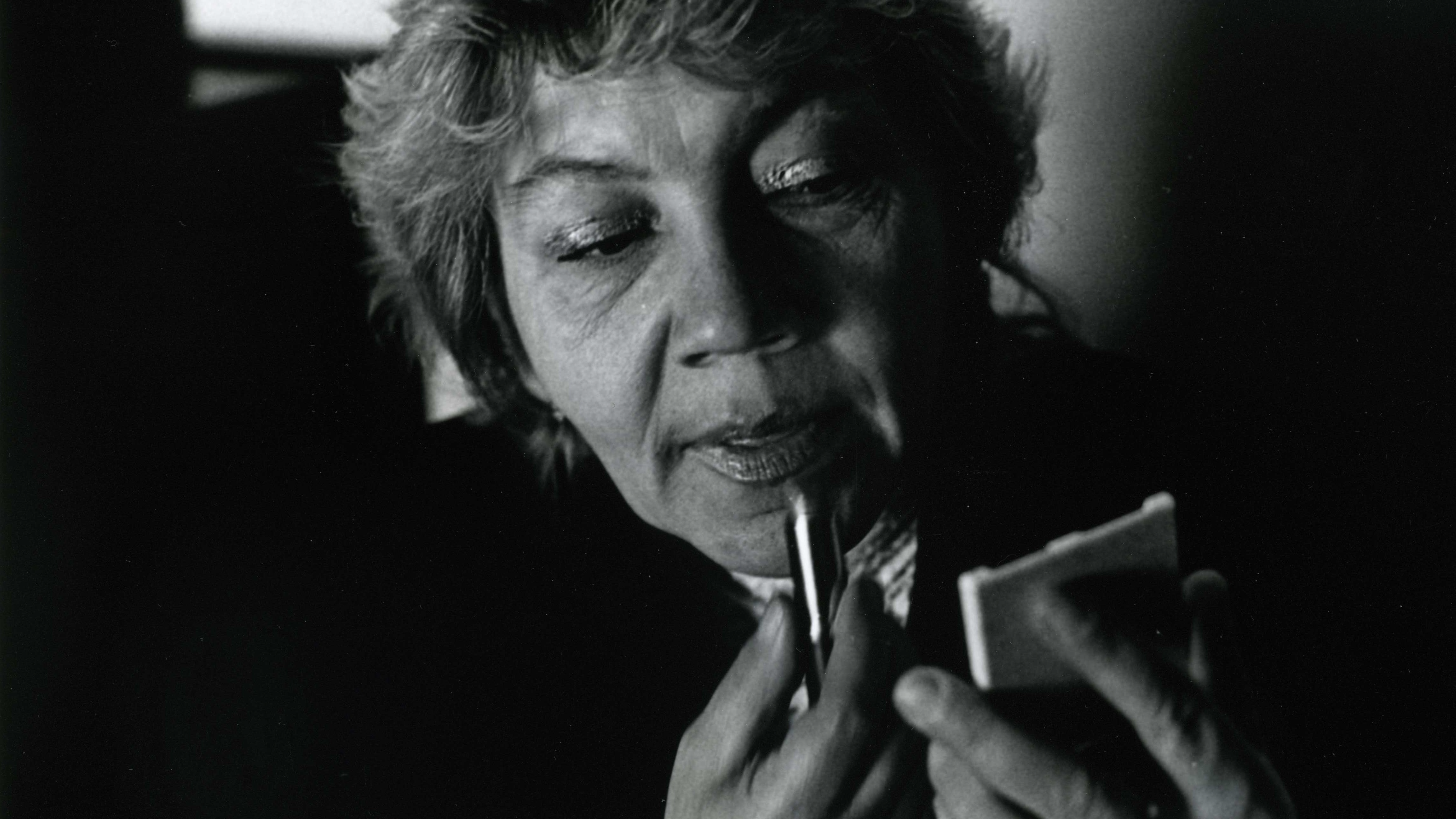 Anny (press 'cc' for English subtitles)