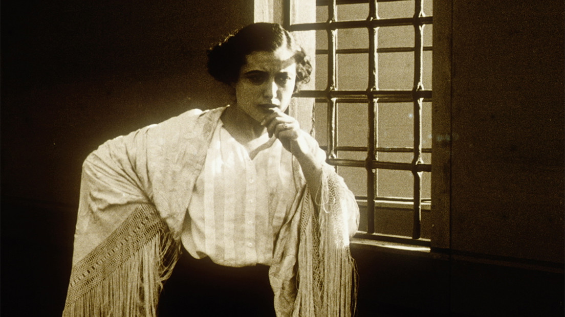 Leonie, Actress and Spy