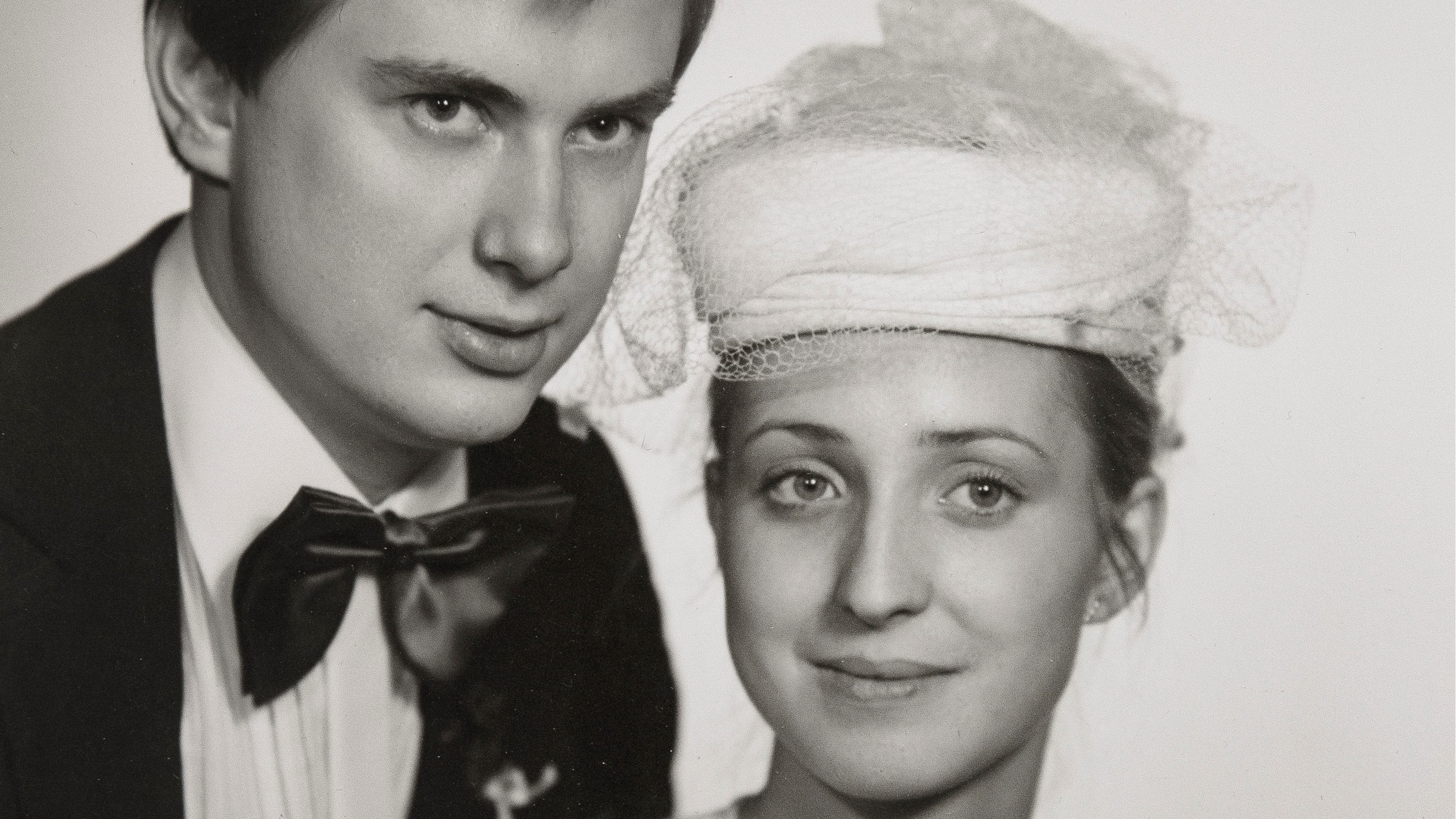 A Marriage Story (Press 'cc' for English Subtitles)