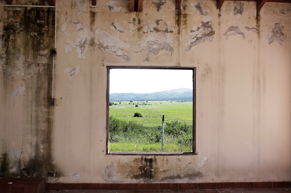 La Perla, About the Camp