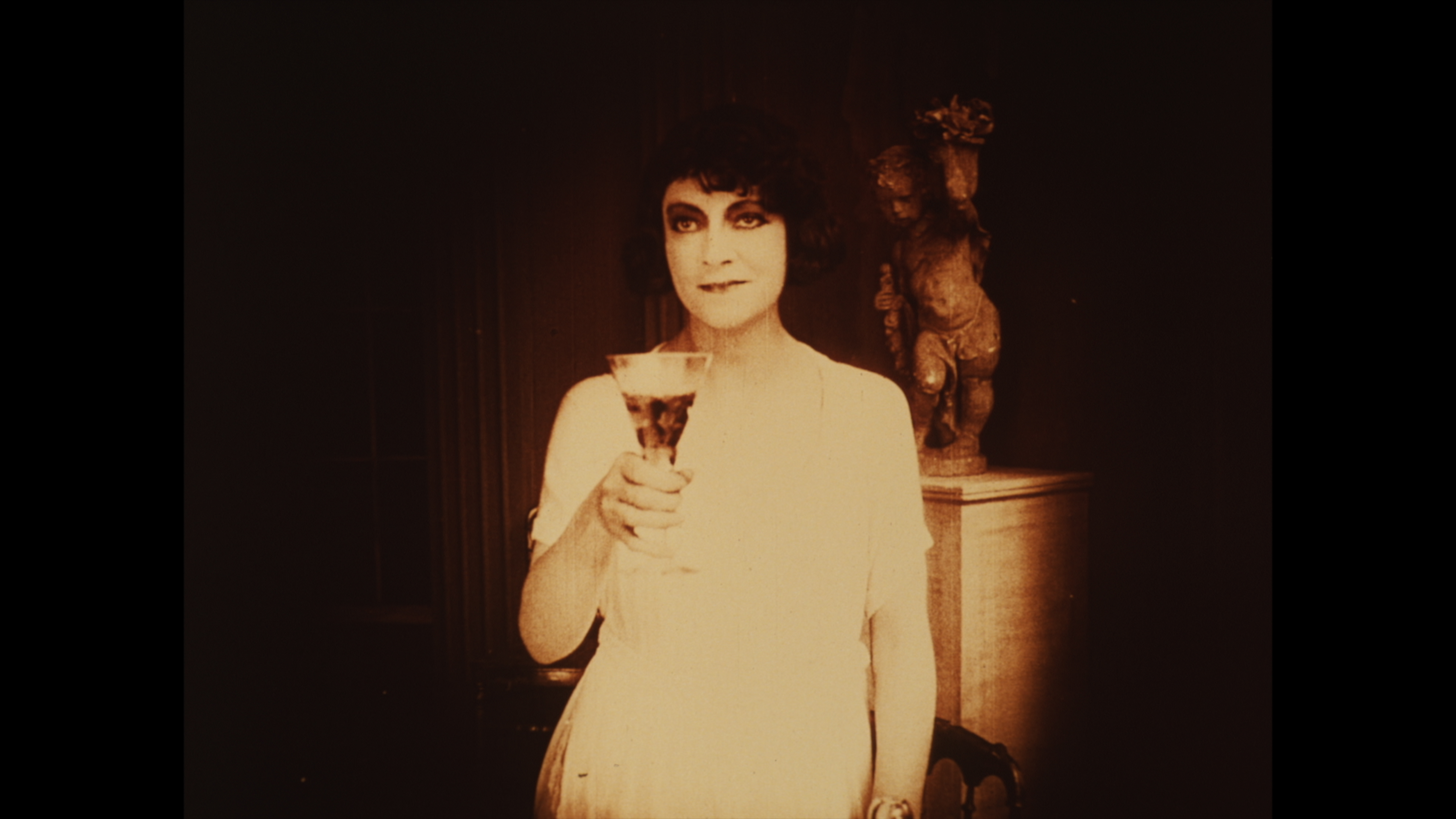 Leonie, Actress and Spy