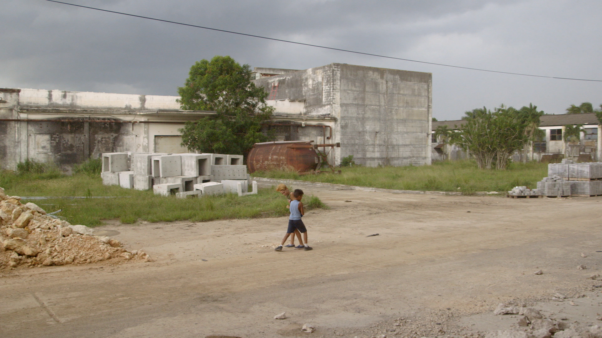 Still - Leonel and Antun on building site
