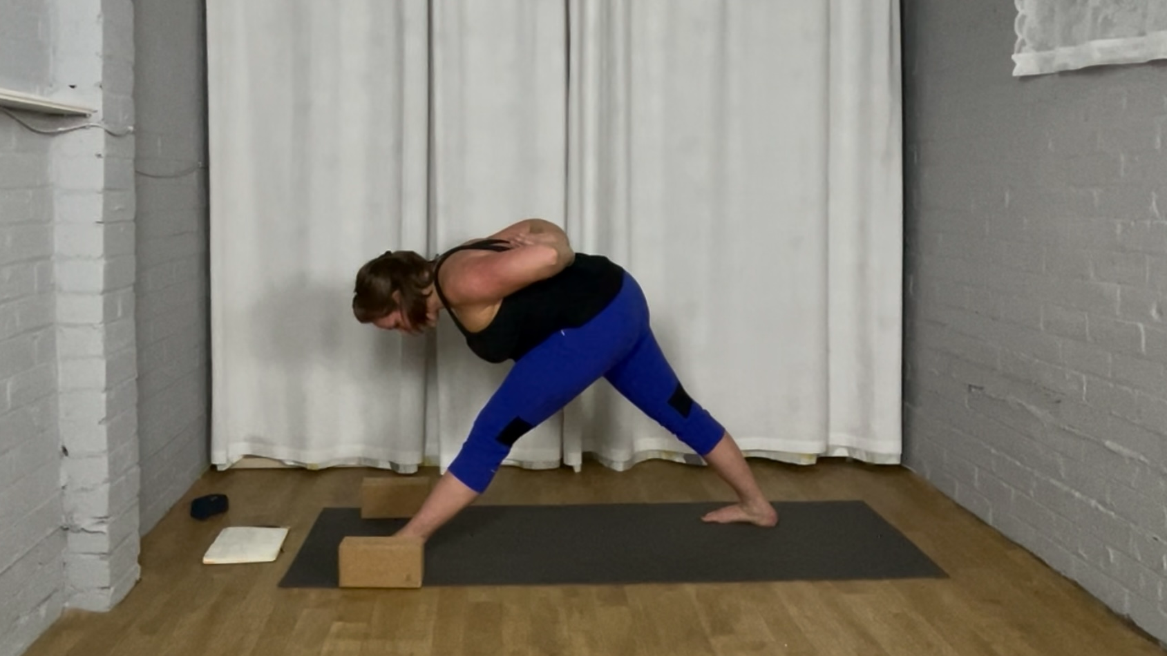 Zoomtastic Flow Yoga - Pyramid