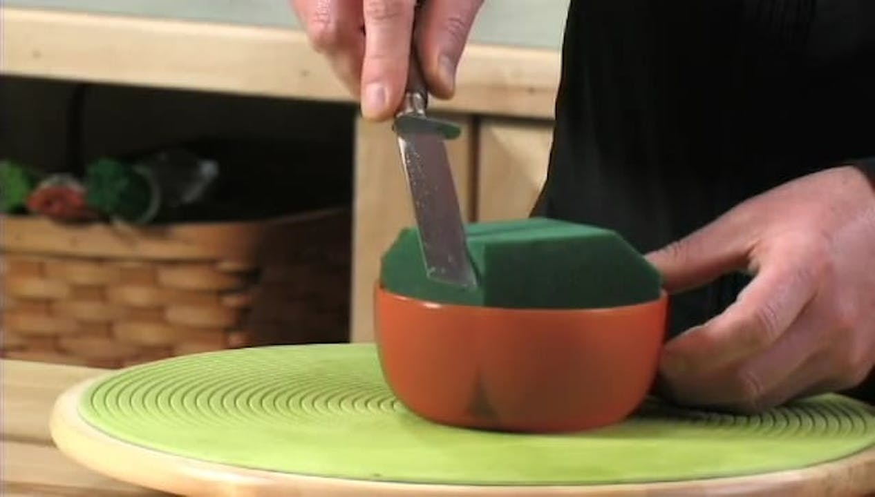 How to bevel foam with a foam knife! Flowers 101 Flowers 101 The