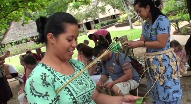 How to Weave A Fish from Palm Foliage!