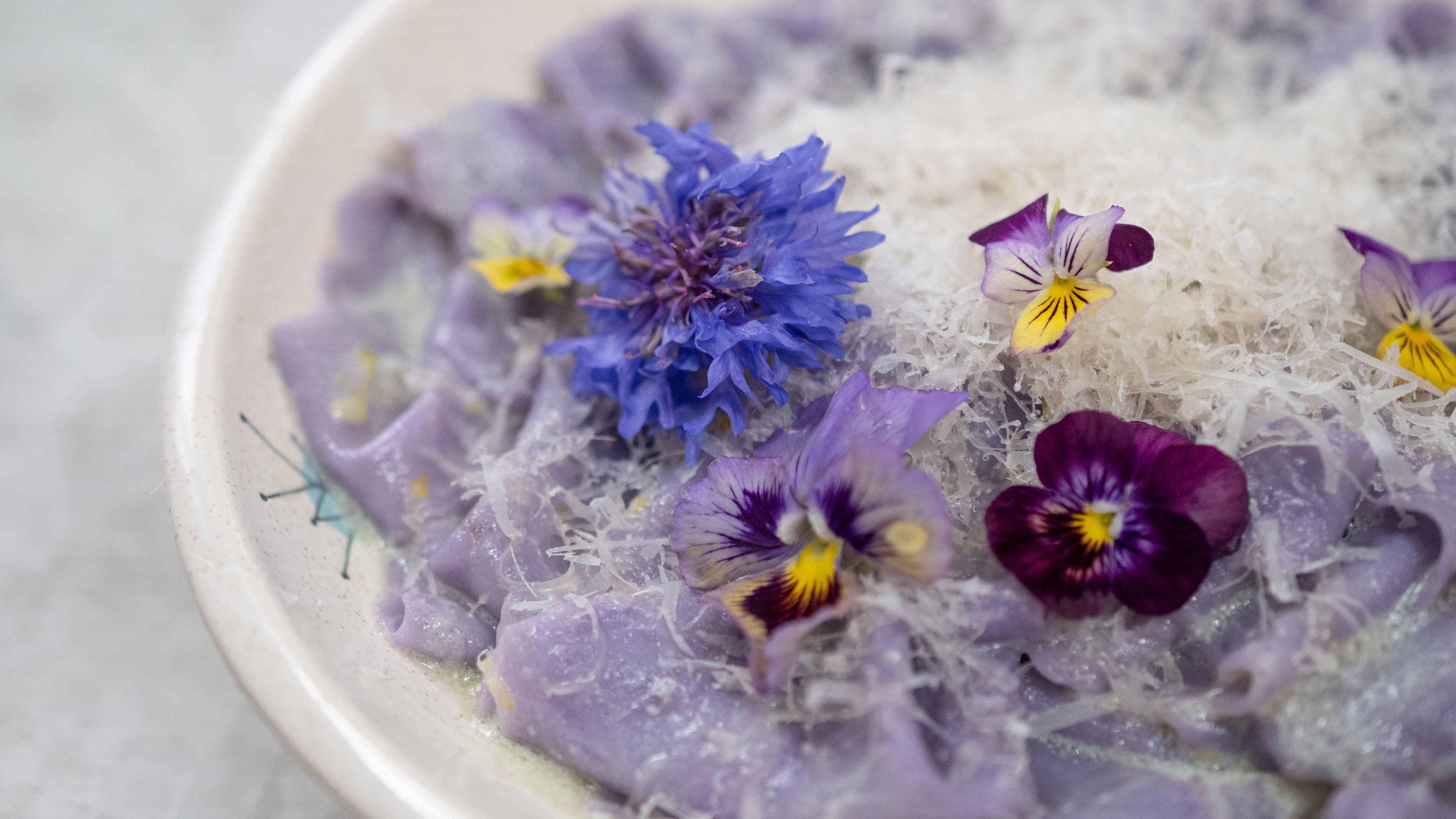 JSLB-809-Blooming-Pasta-with-Flower-Garnish.pdf