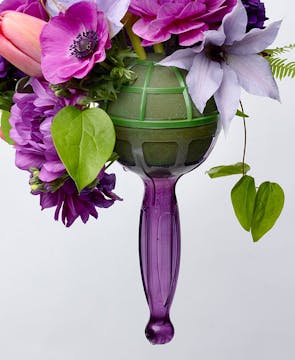 Using the Gala® Bouquet Holder