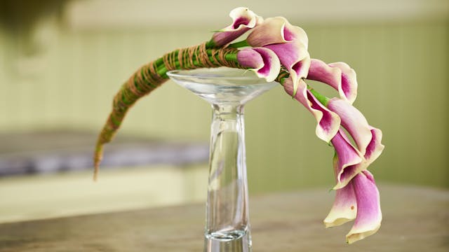 Pretty- Crescent Calla Bouquet