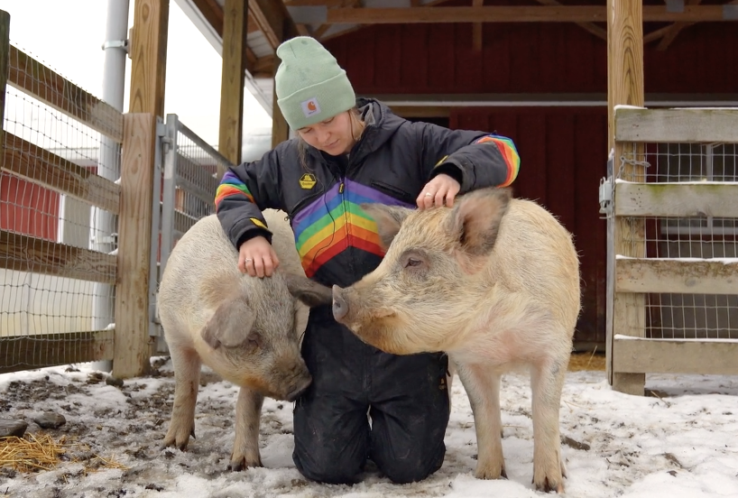 Lizzie + Robbie = BFFs.