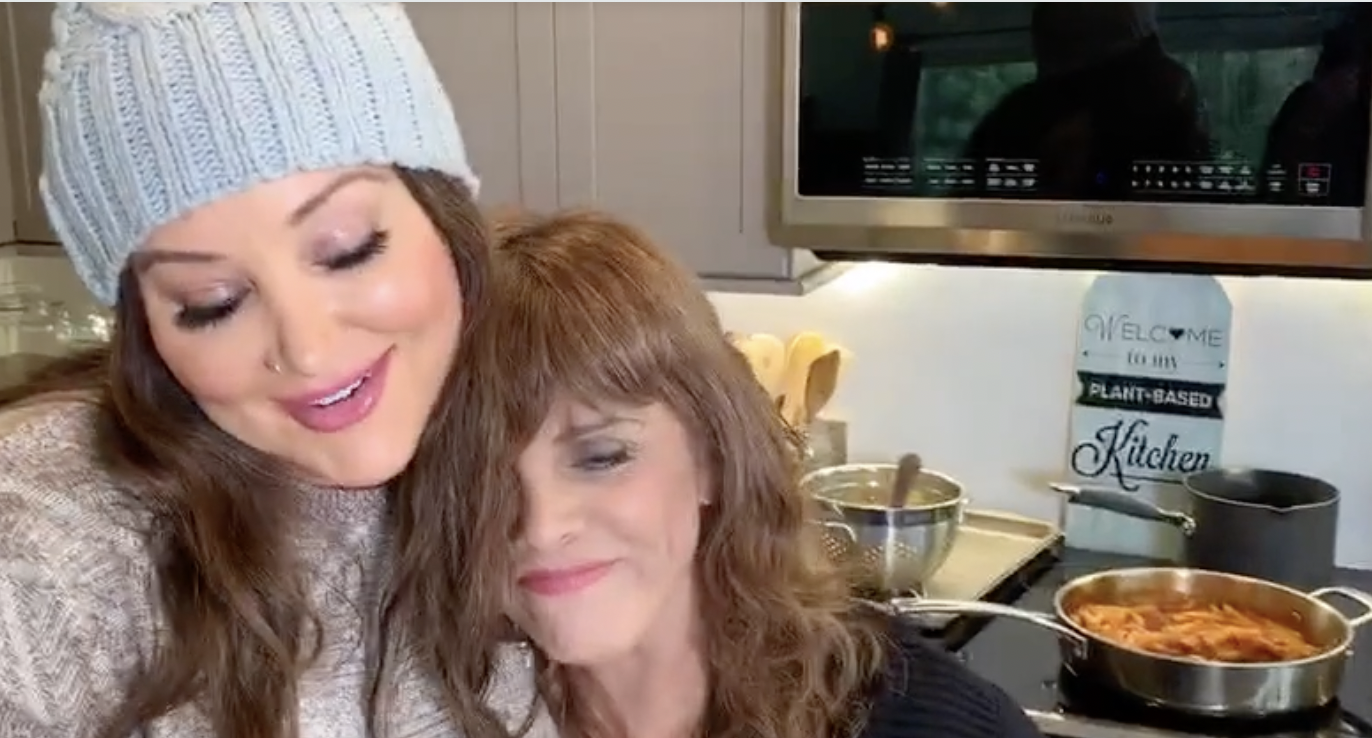 Billie Lee Makes Penne Bolognese