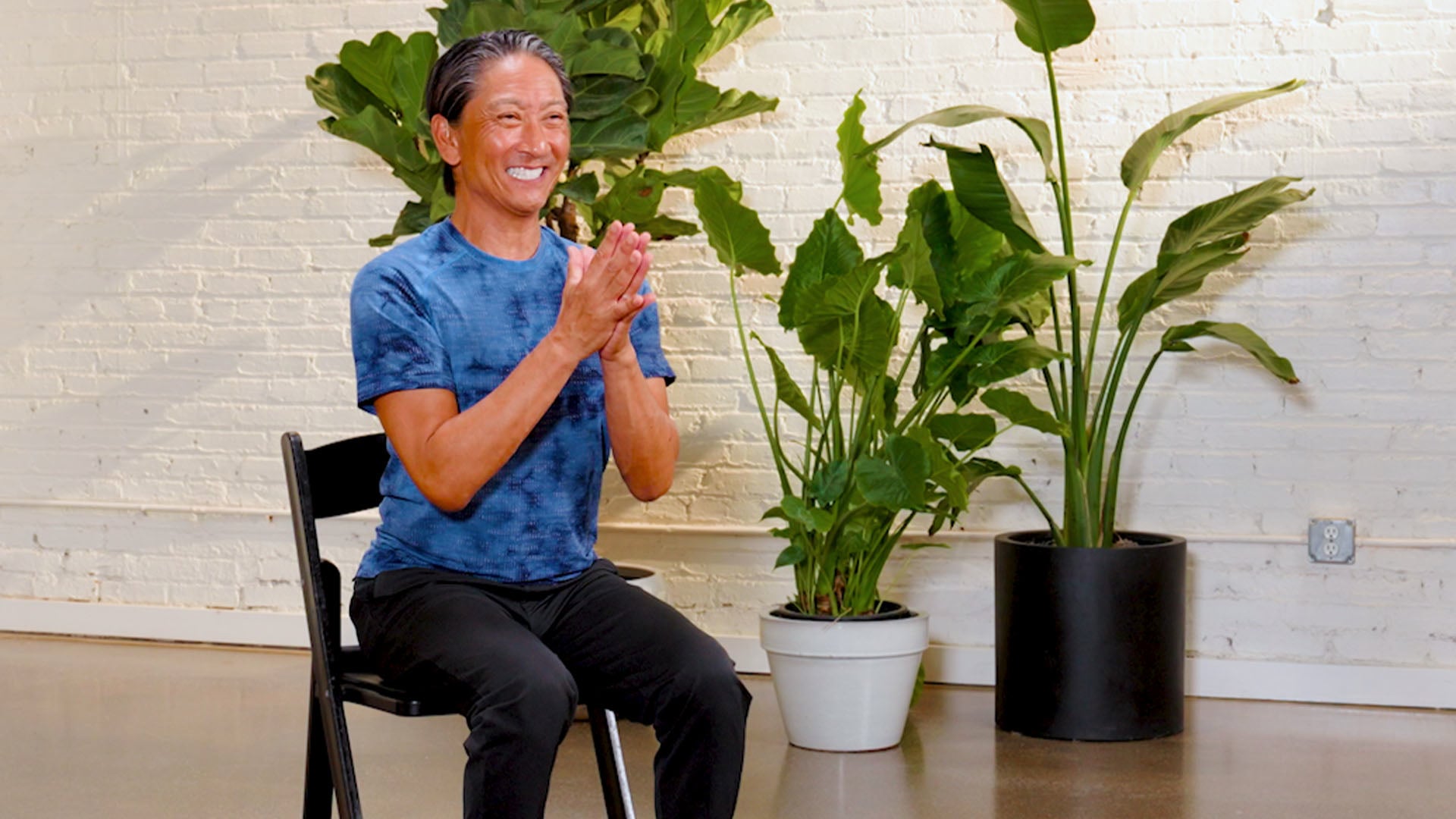 5-Minute Chair Yoga for Hips