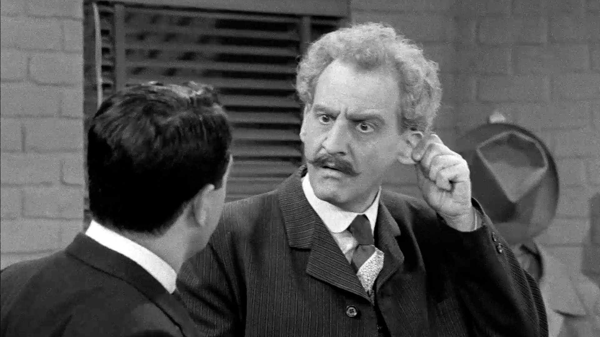 Tony Bennett Gets Danny's Help