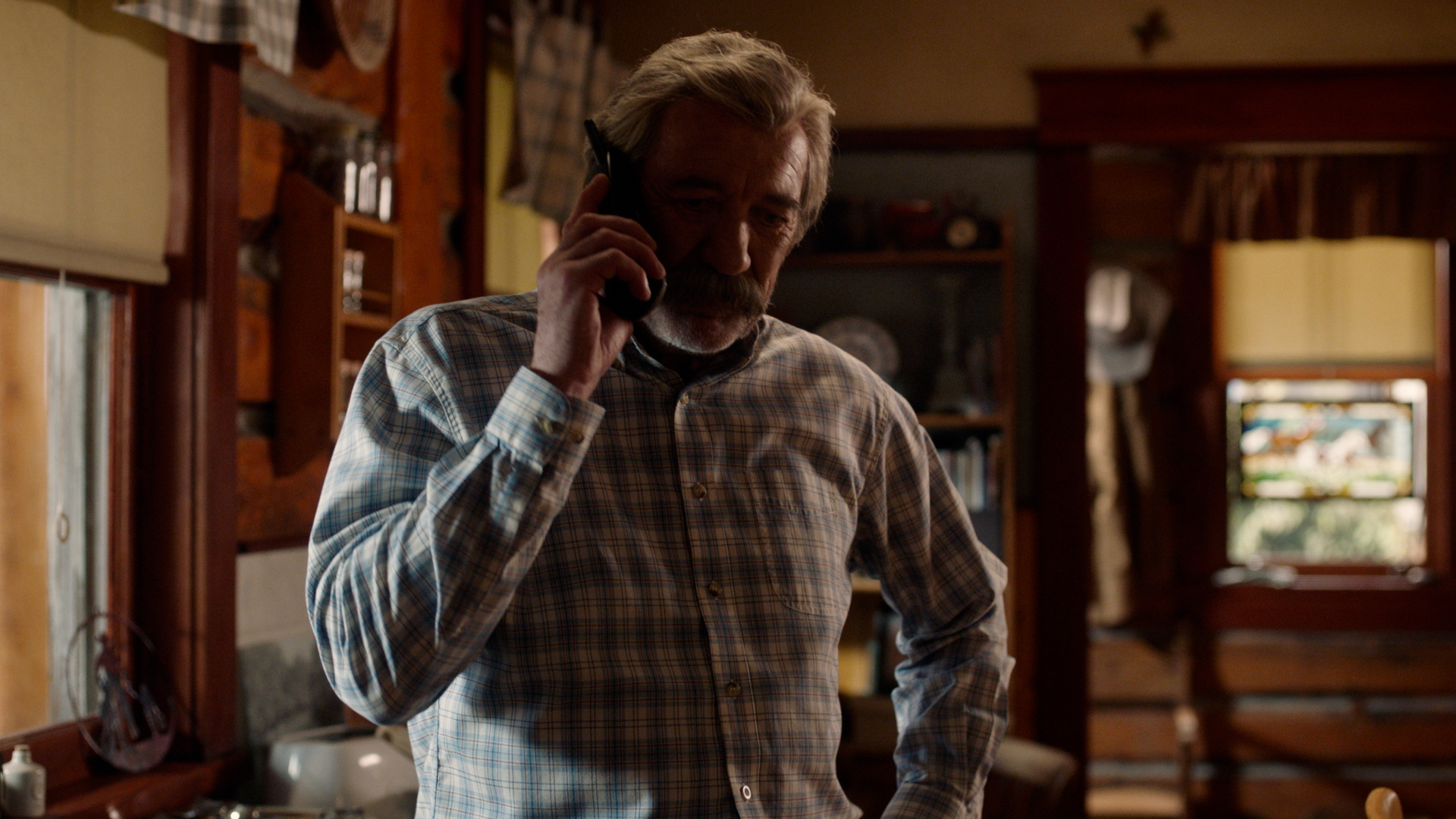 Season 15 Premiere: 1501 - Moving Toward the Light