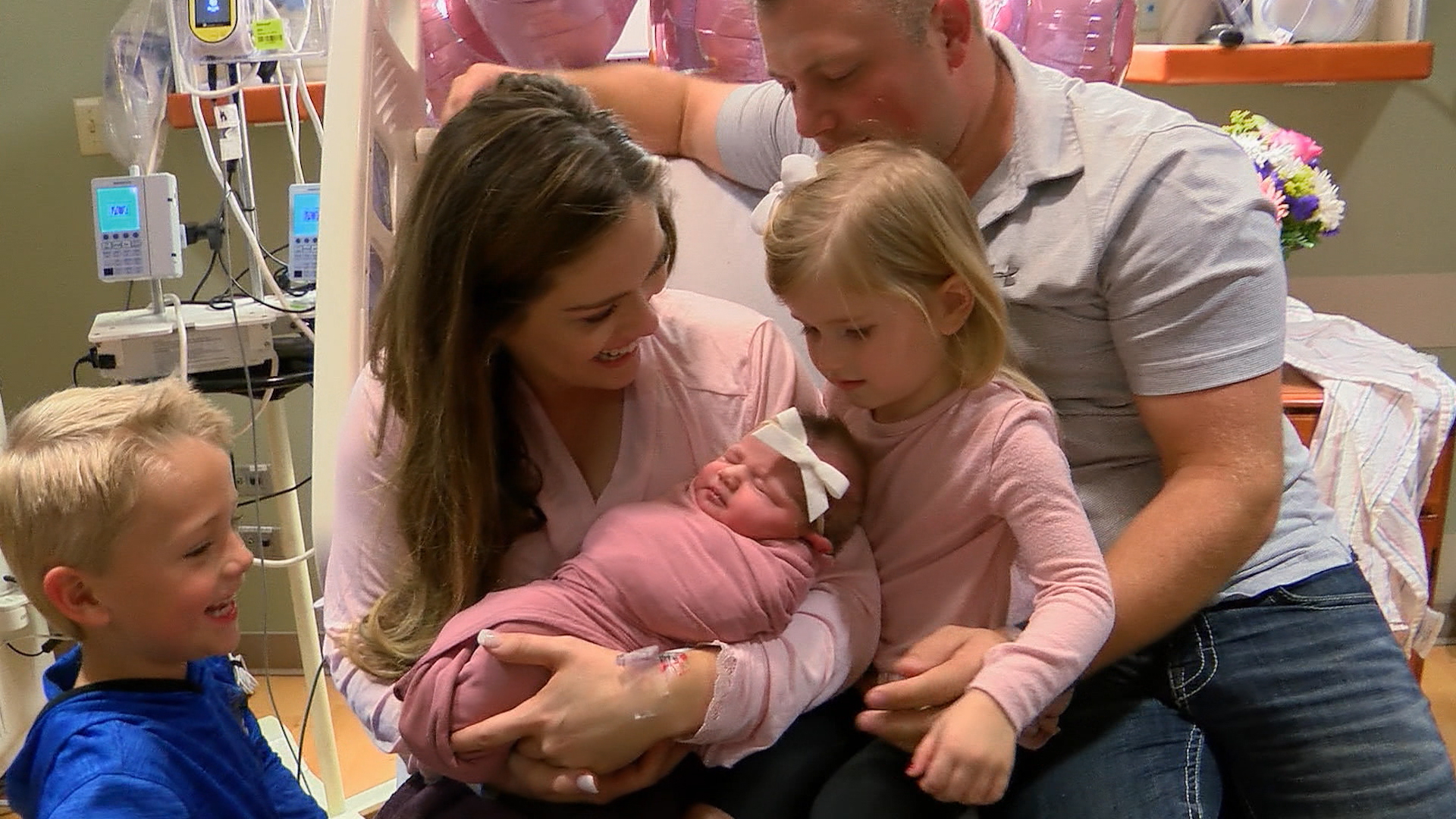 912 - Holiday Cheer and New Baby Khloe is Here!