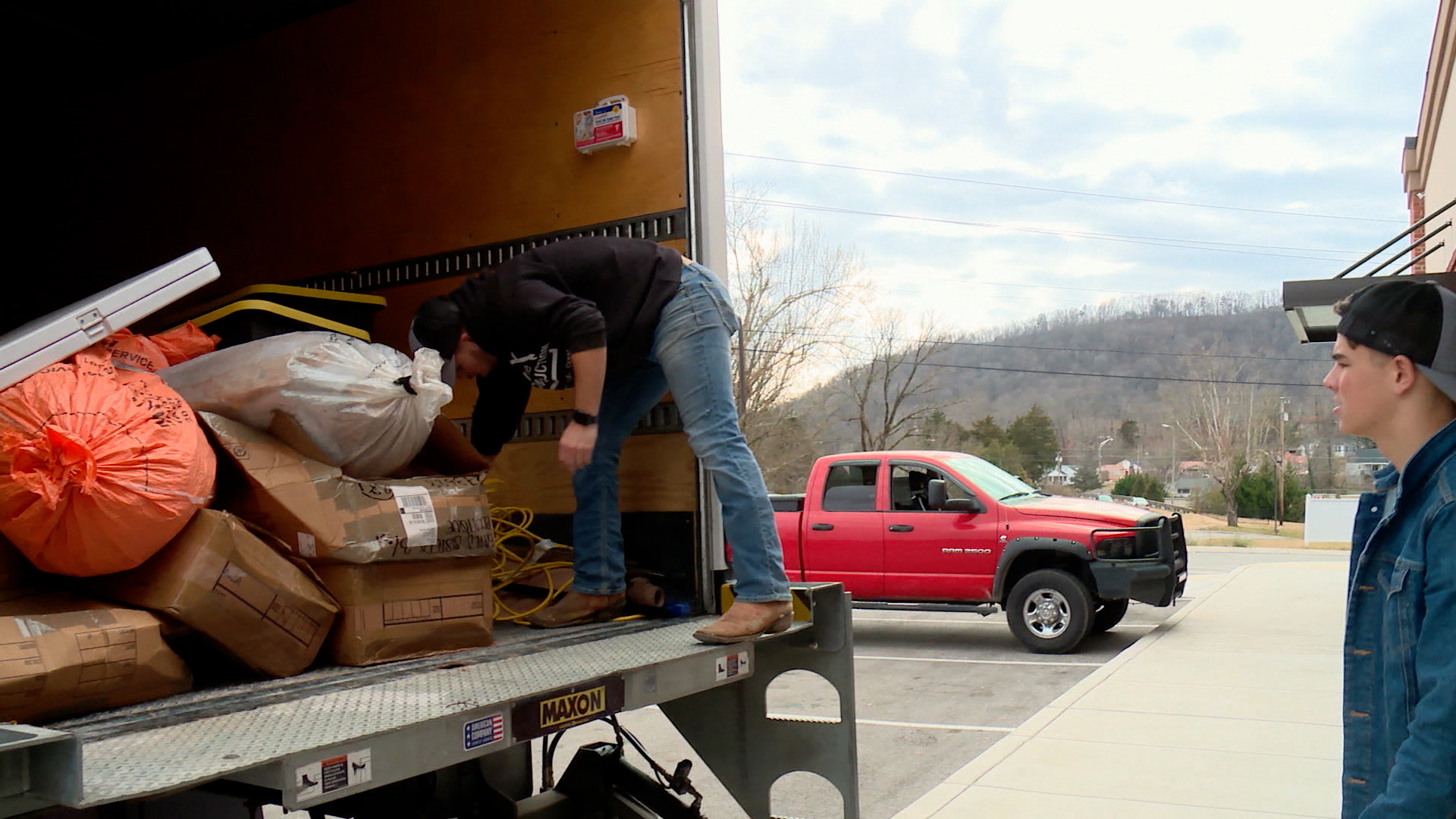 1008 - Lawson's New Love and the Boutique's New Digs!